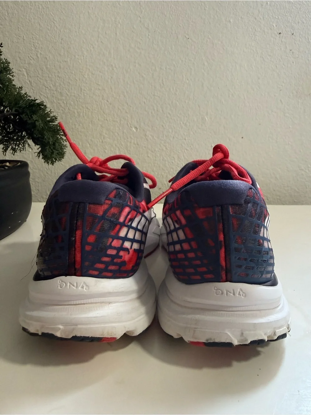 Brooks launch 3 Women size 7.5 Running Shoes - Navy with Red/Pink Accents
